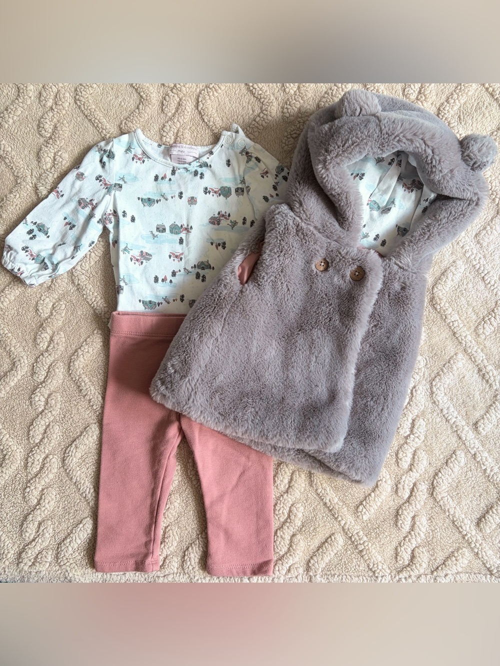 Catherine Malandrino Baby Girl 3-6M Outfit - Bodysuit Pants & Fuzzy Vest 3pc Set